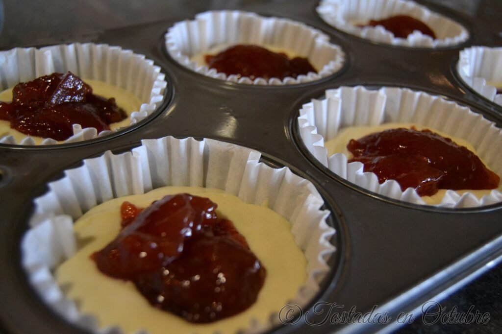 Muffins de Queso Cremoso y Mermelada de Fresa