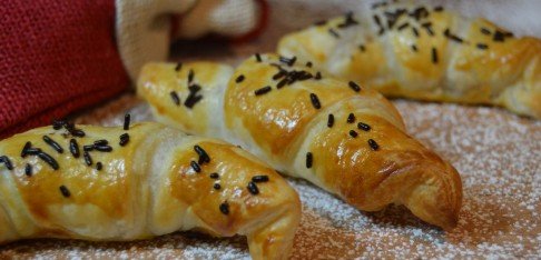 Croissants Navideños con Crema de Turrón